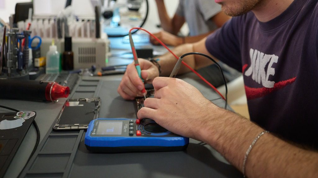 iPhone, MacBook, Samsung… reparar ou trocar? Temos a resposta