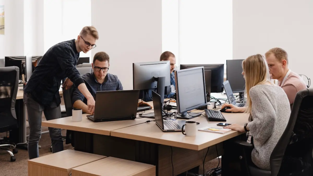 A empresa cresce. Mas quem trata dos computadores?